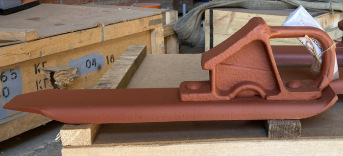 Башмак тормозной железнодорожный горочный (красный)