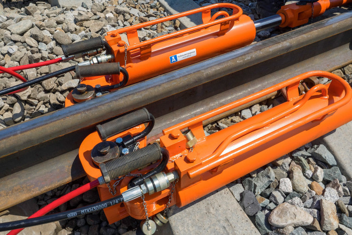 Натяжитель рельсовый Р700