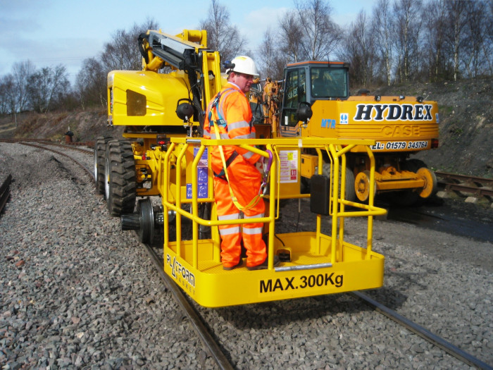 Самоходный подъемник на комбинированном ходу Platform Basket RR14/400 (Италия)