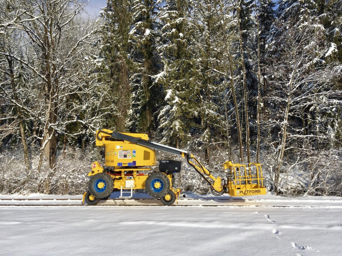 Самоходный подъемник на комбинированном ходу Platform Basket RR14/400 (Италия)