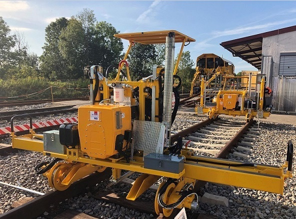 Самоходная машина для перекладки рельсов Robel 43.32