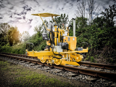 Самоходная машина для перекладки рельсов Robel 43.32