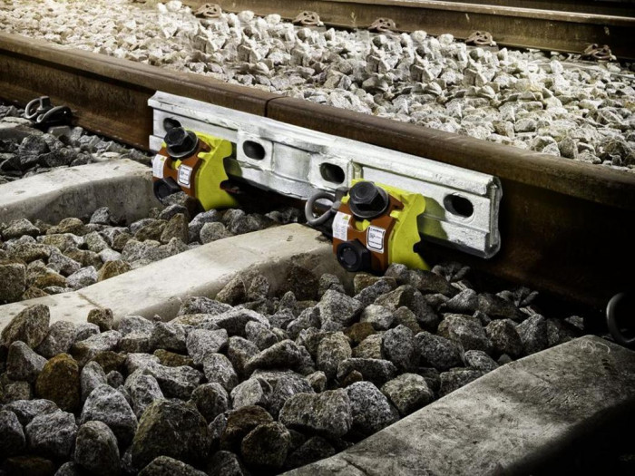 Рельсовый зажим короткий Robel 68.05